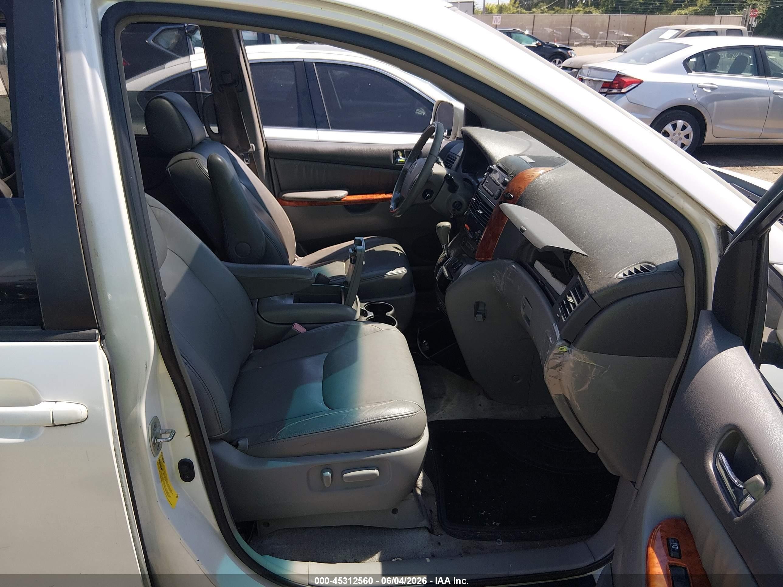 2007 Toyota Sienna Xle White vin: 5TDZK22C67S098169
