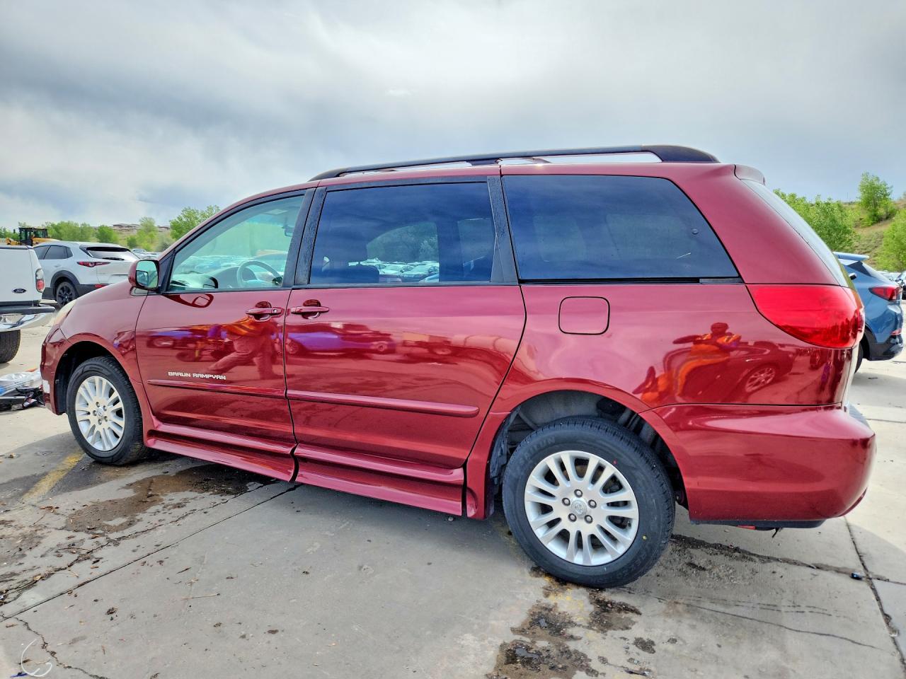 2008 Toyota Sienna Xle Burgundy vin: 5TDZK22C68S140311