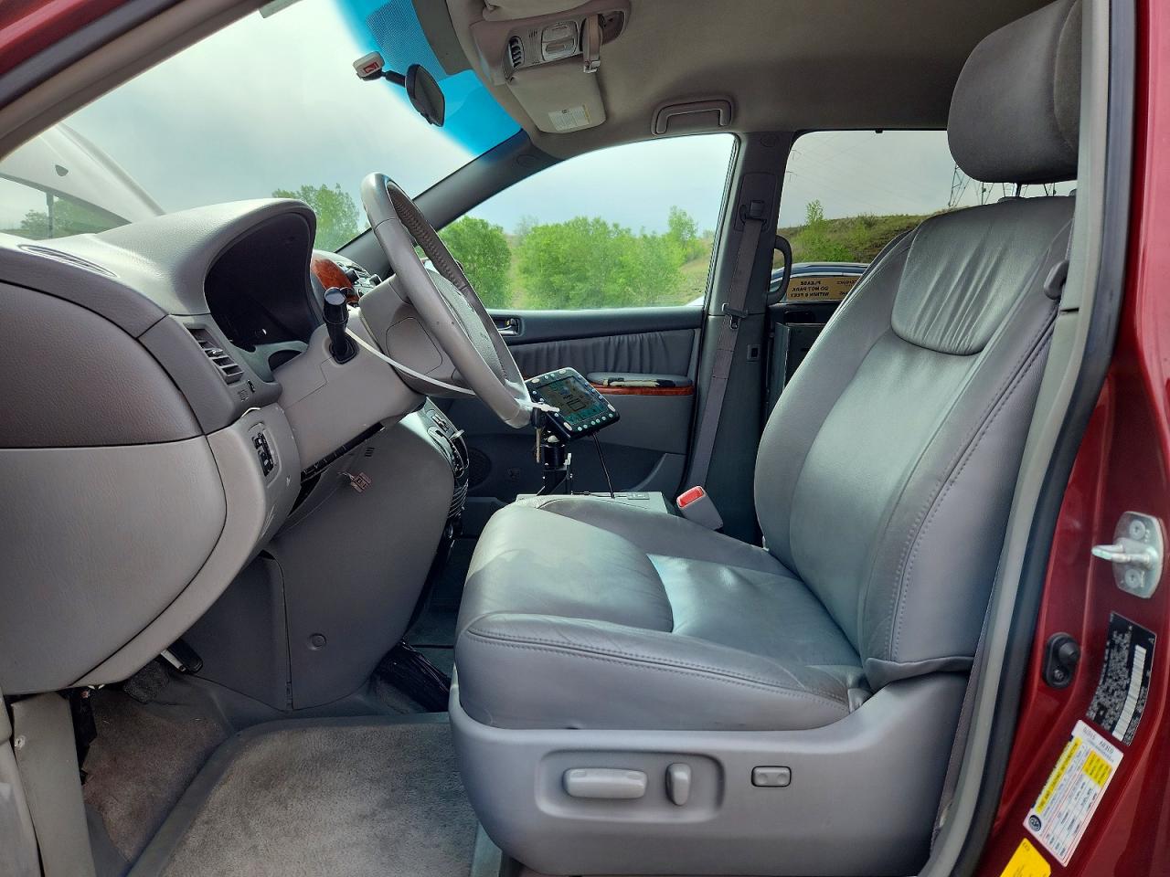 2008 Toyota Sienna Xle Burgundy vin: 5TDZK22C68S140311