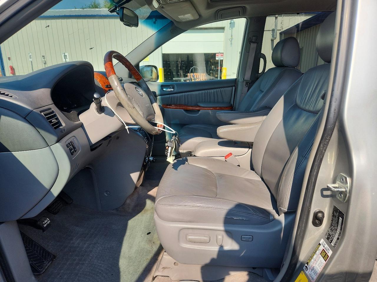 2008 Toyota Sienna Xle Limited Silver vin: 5TDZK22C68S166536