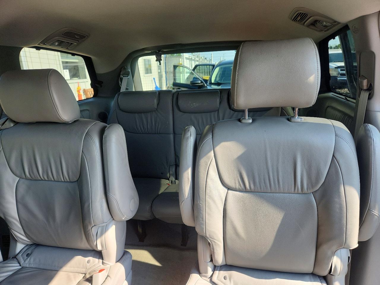 2008 Toyota Sienna Xle Limited Silver vin: 5TDZK22C68S166536