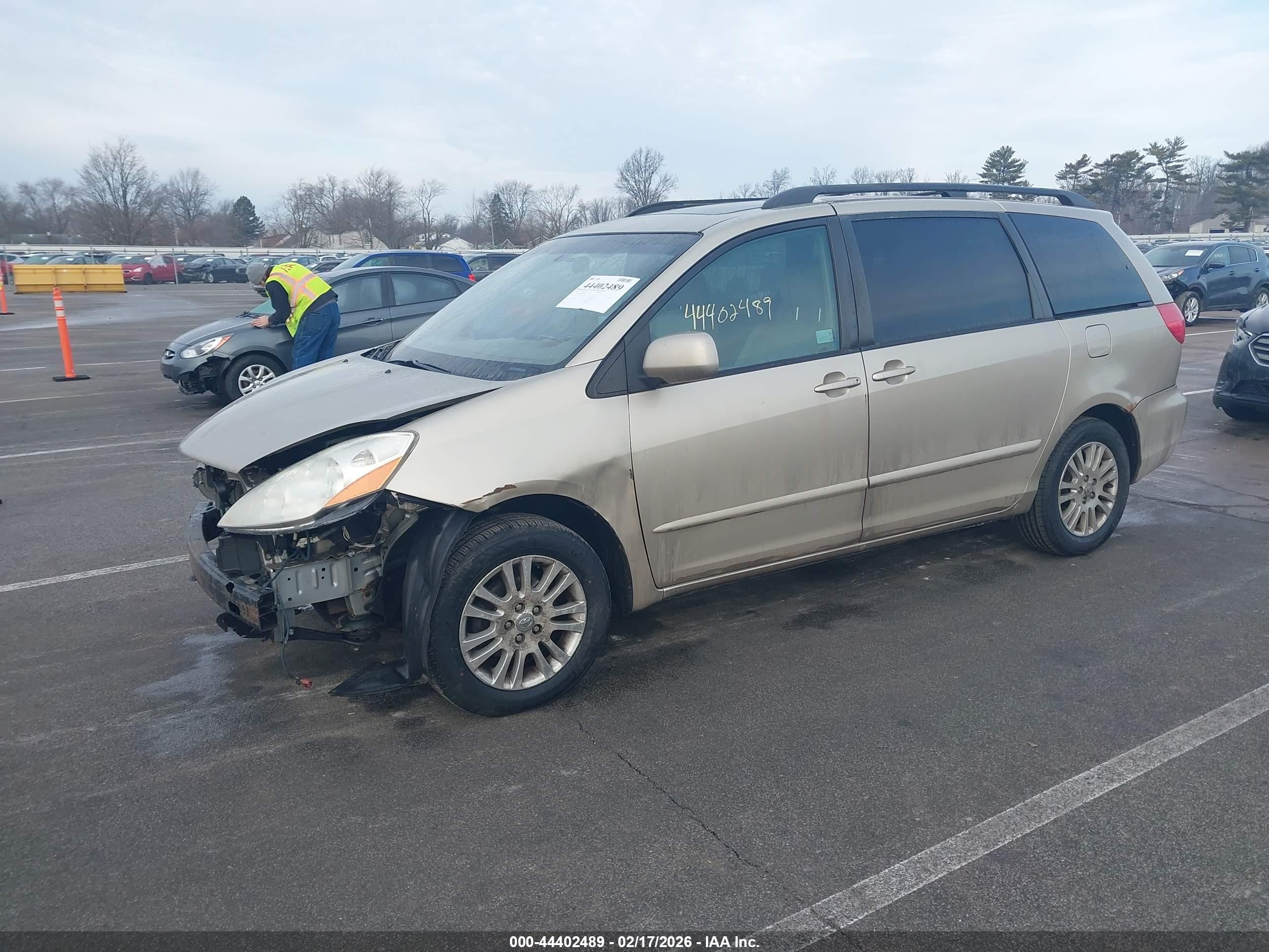 2008 Toyota Sienna Xle Gold vin: 5TDZK22C68S207487