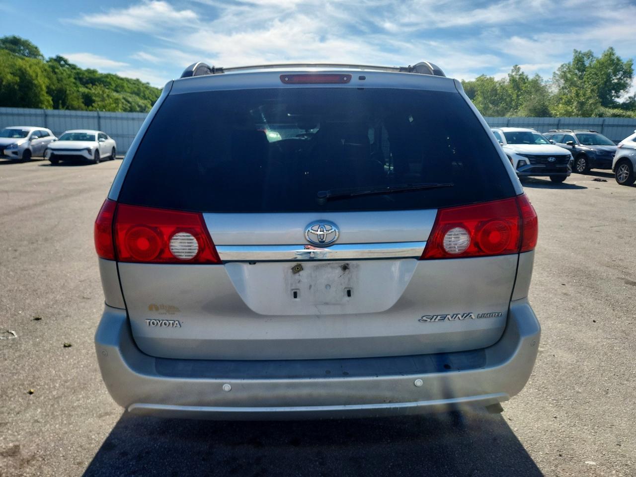 2007 Toyota Sienna Xle Limited 7-passenger Silver vin: 5TDZK22C77S061941