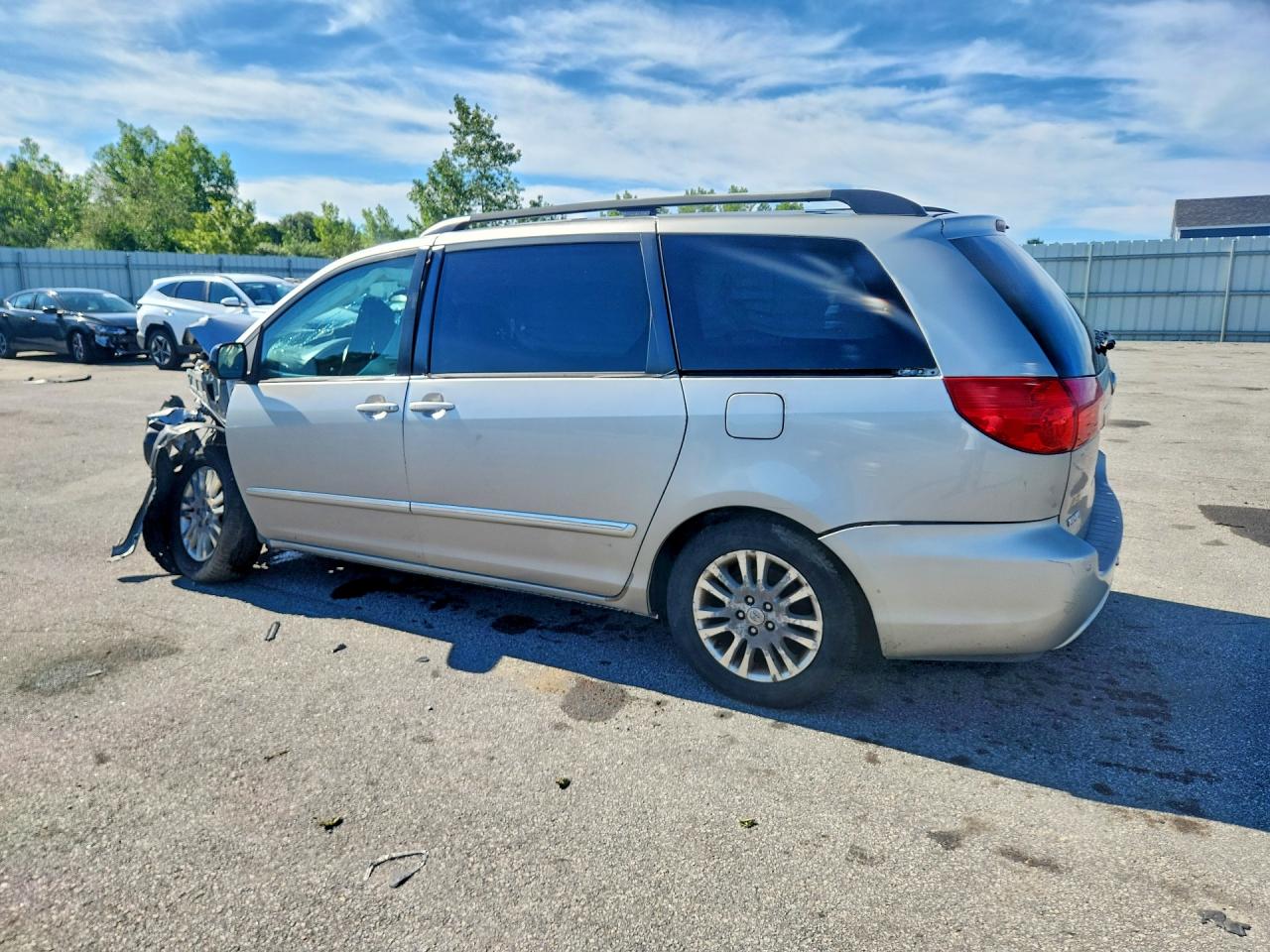 2007 Toyota Sienna Xle Limited 7-passenger Silver vin: 5TDZK22C77S061941