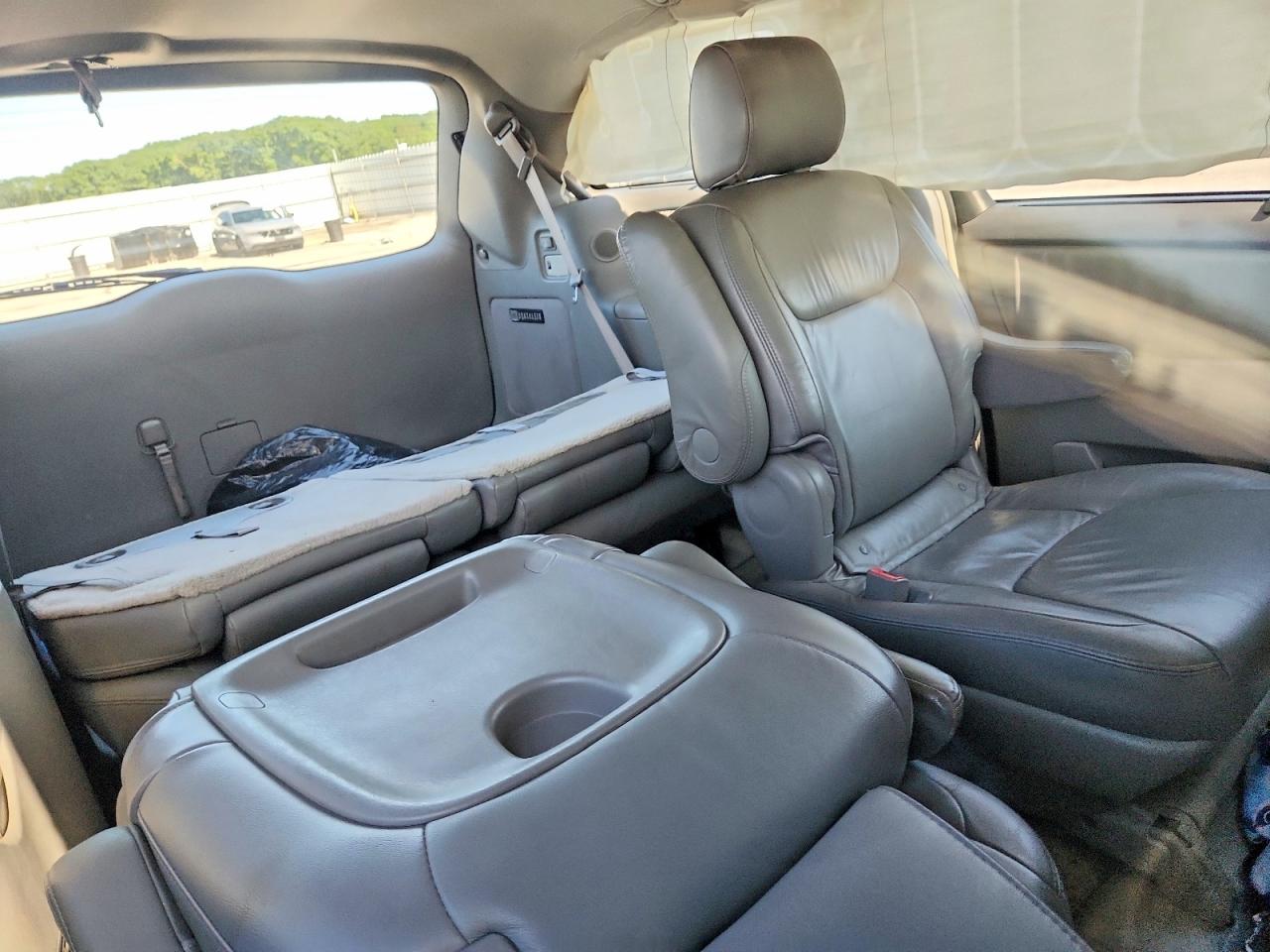 2007 Toyota Sienna Xle Limited 7-passenger Silver vin: 5TDZK22C77S061941