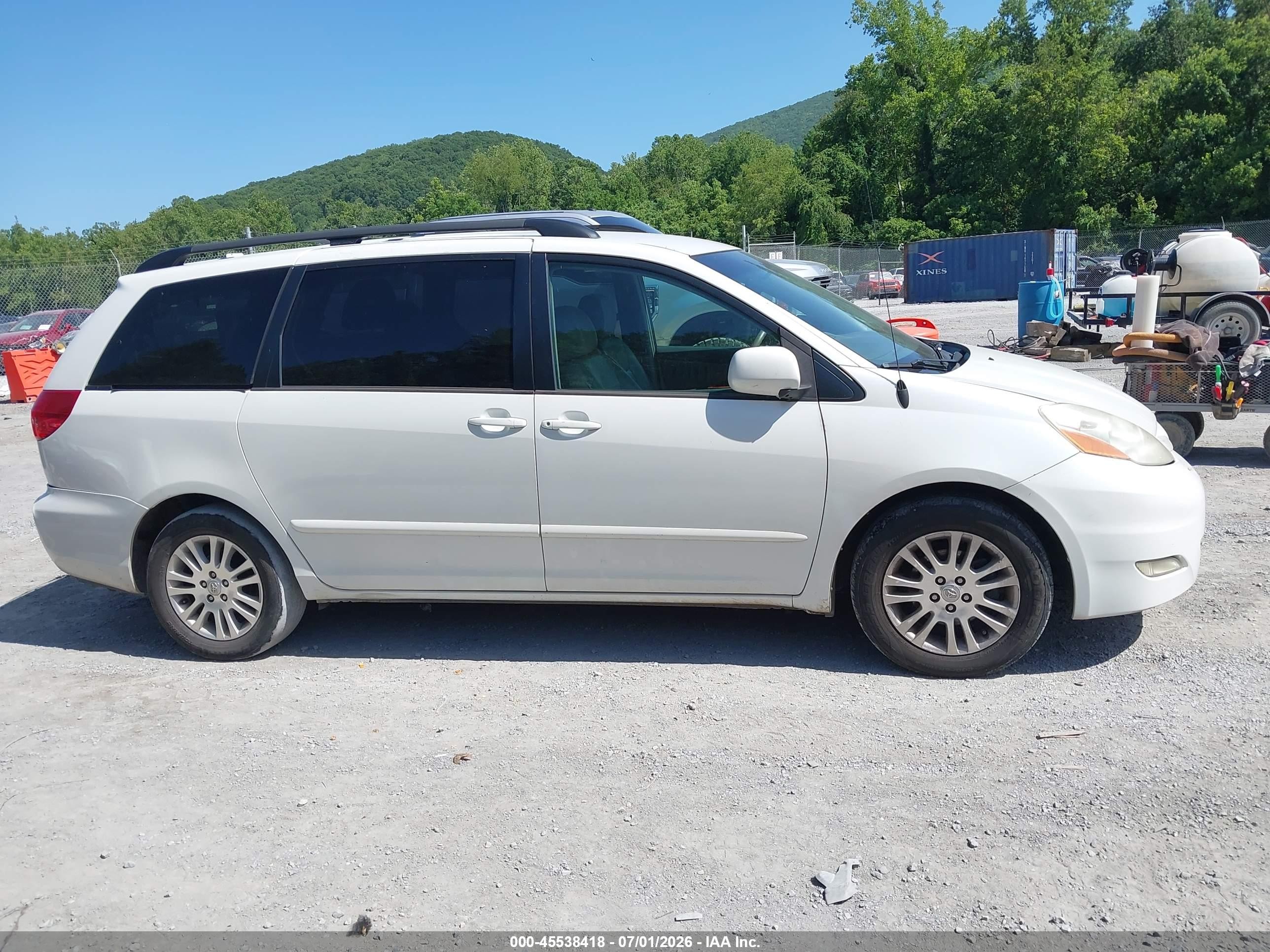 2009 Toyota Sienna Xle White vin: 5TDZK22C79S258661