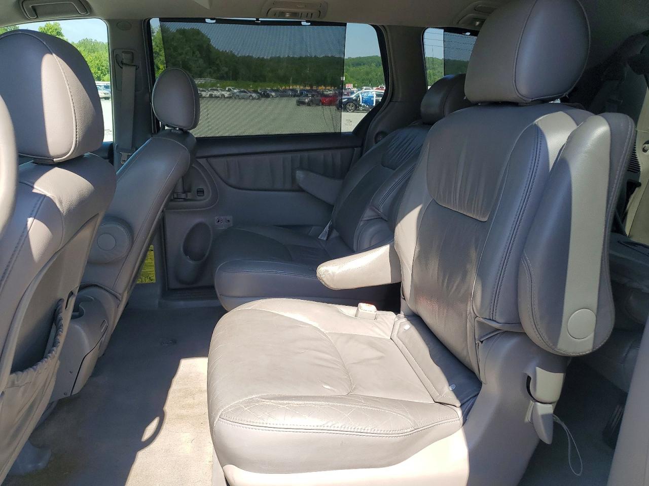 2007 Toyota Sienna Xle Limited 7-passenger Silver vin: 5TDZK22C87S078229
