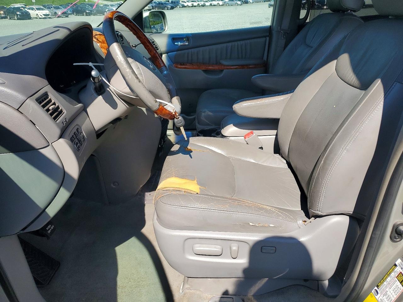 2007 Toyota Sienna Xle Limited 7-passenger Silver vin: 5TDZK22C87S078229