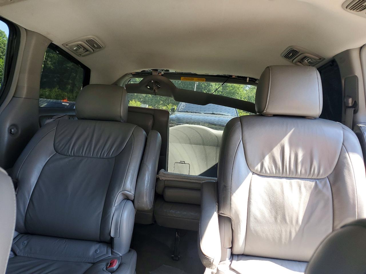 2007 Toyota Sienna Xle Limited 7-passenger Silver vin: 5TDZK22C87S078229