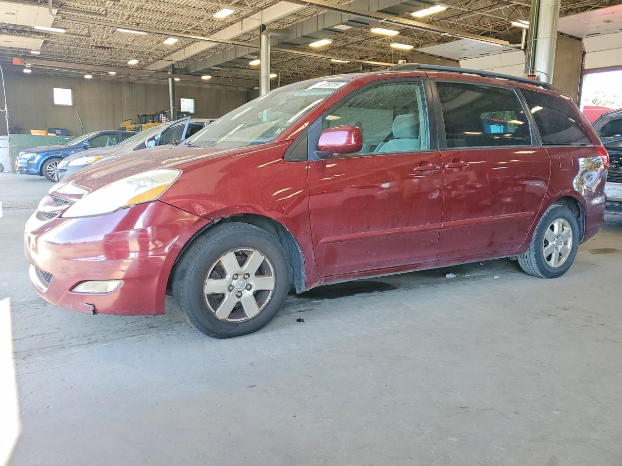2007 Toyota Sienna Xle 7-passenger Burgundy vin: 5TDZK22C87S098156