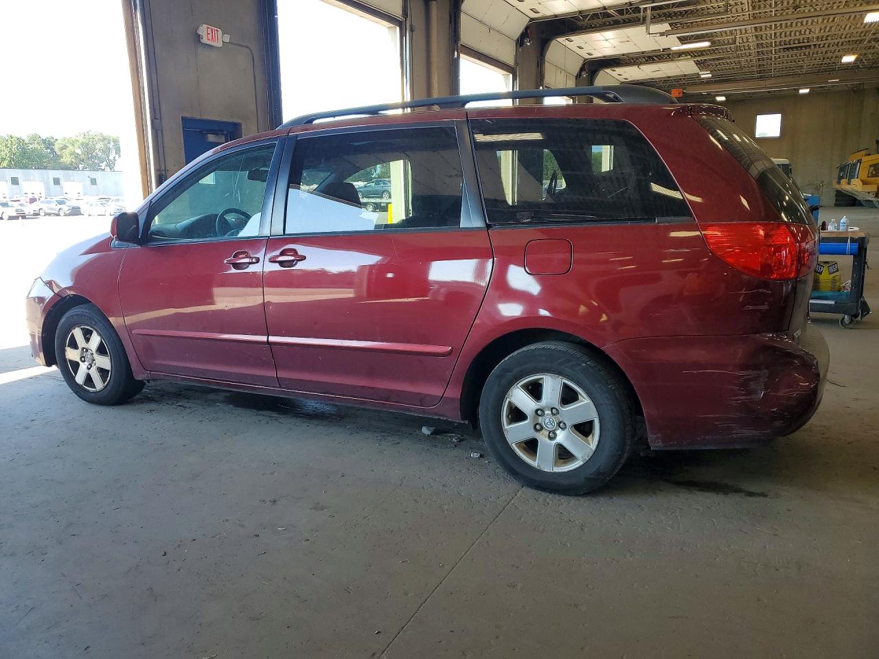 2007 Toyota Sienna Xle 7-passenger Burgundy vin: 5TDZK22C87S098156