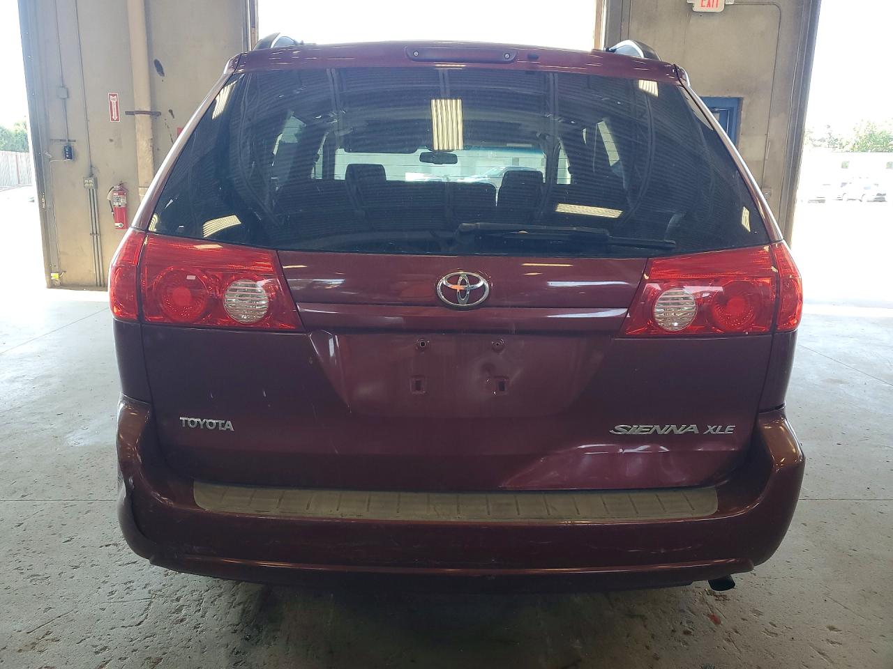2007 Toyota Sienna Xle 7-passenger Burgundy vin: 5TDZK22C87S098156