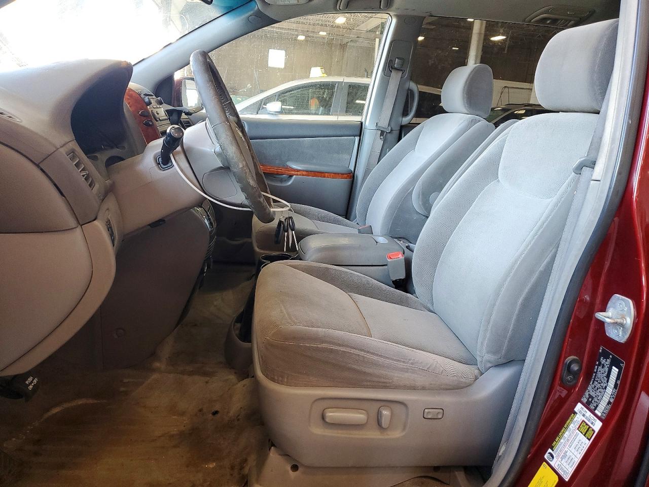 2007 Toyota Sienna Xle 7-passenger Burgundy vin: 5TDZK22C87S098156