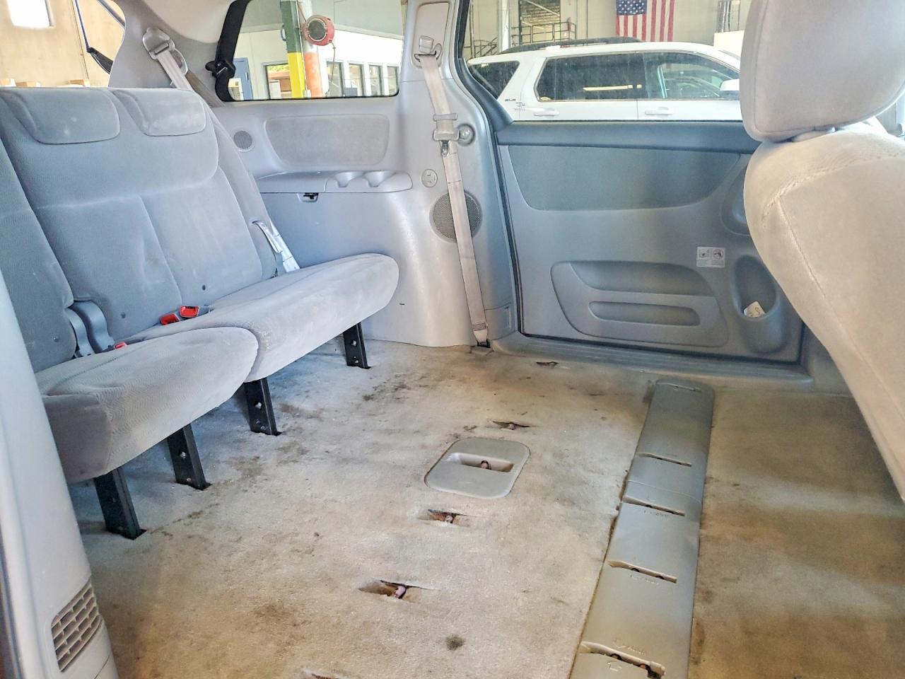 2007 Toyota Sienna Xle 7-passenger Burgundy vin: 5TDZK22C87S098156