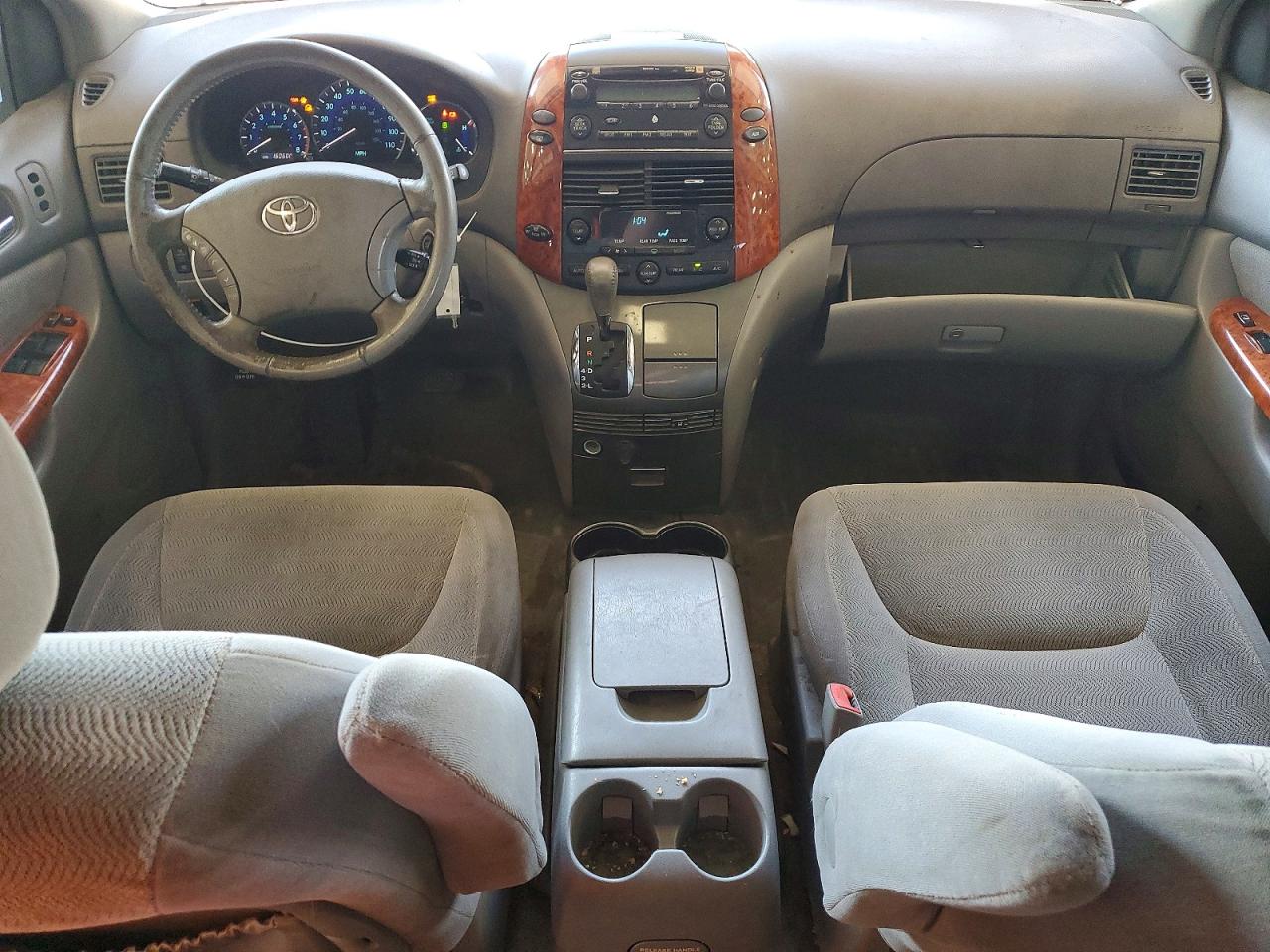 2007 Toyota Sienna Xle 7-passenger Burgundy vin: 5TDZK22C87S098156