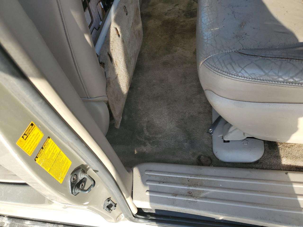 2008 Toyota Sienna Xle Tan vin: 5TDZK22C88S191180 Damage: Left Rear Carpet, Stained, Permanent