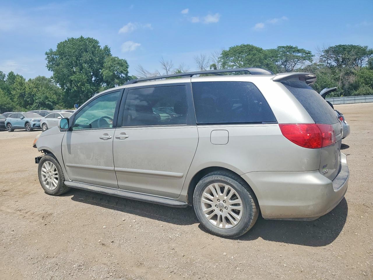 2009 Toyota Sienna Xle Silver vin: 5TDZK22C89S236815