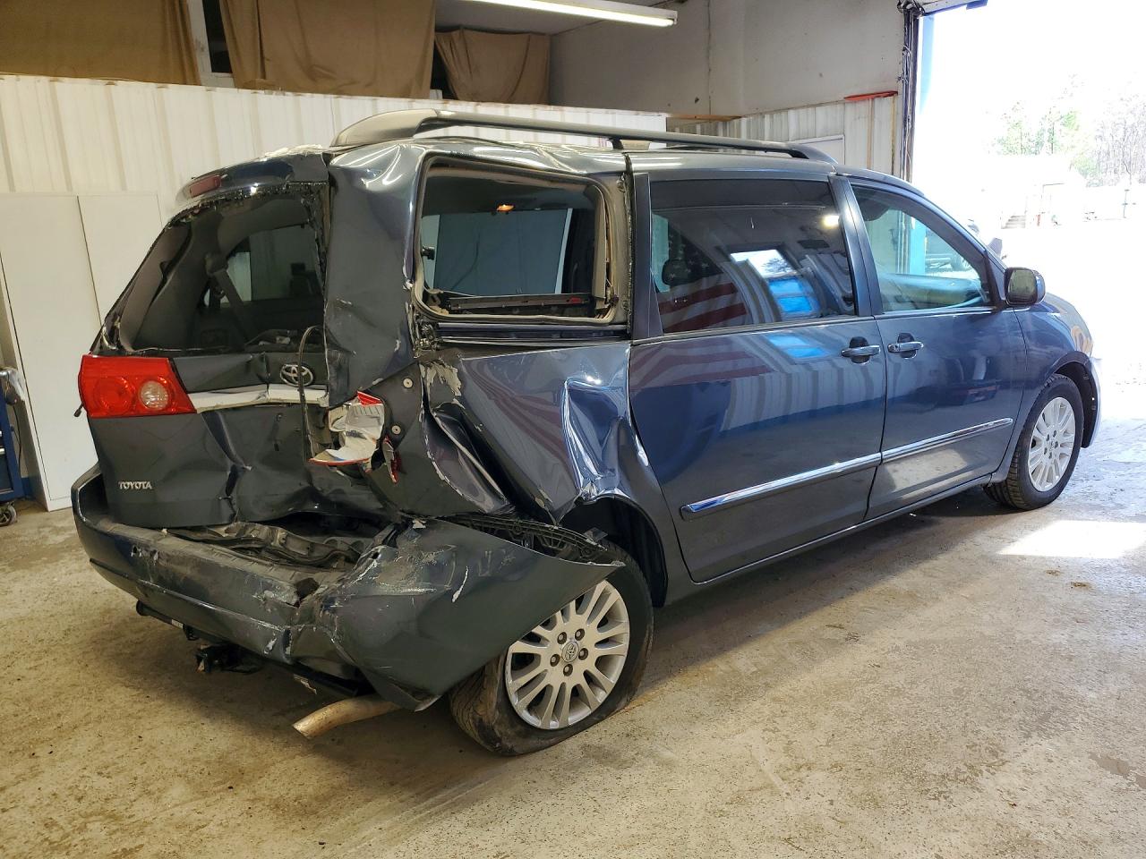 2009 Toyota Sienna Blue vin: 5TDZK22C89S258474