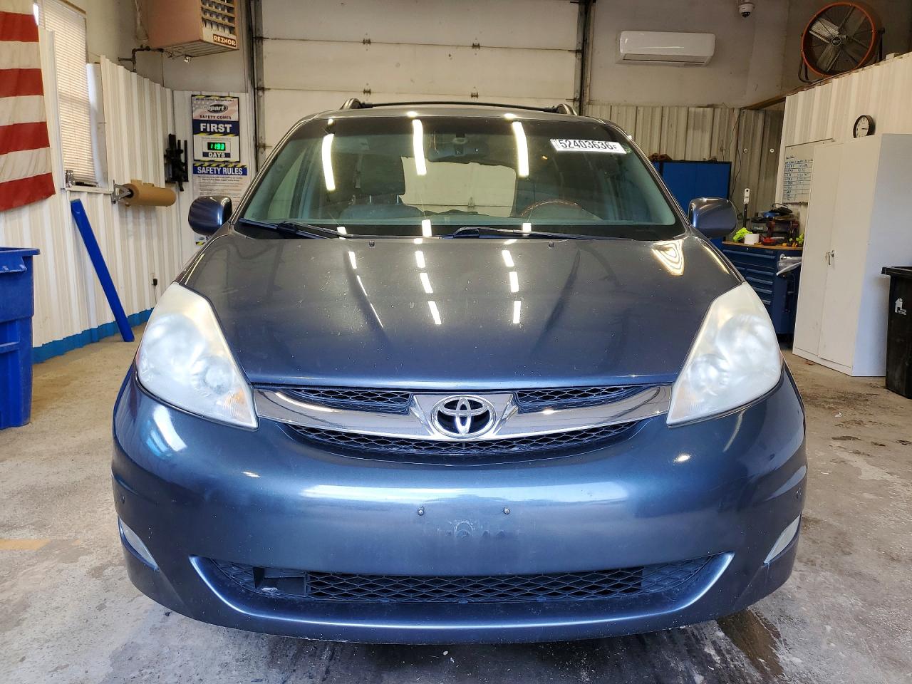 2009 Toyota Sienna Blue vin: 5TDZK22C89S258474