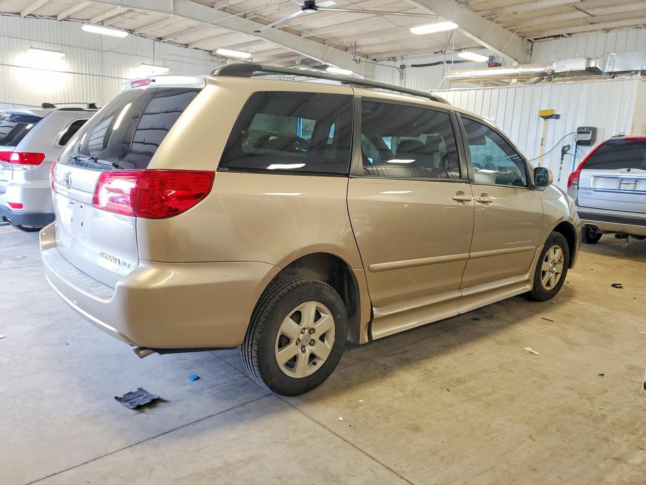 2007 Toyota Sienna Xle 7-passenger Gold vin: 5TDZK22C97S047524