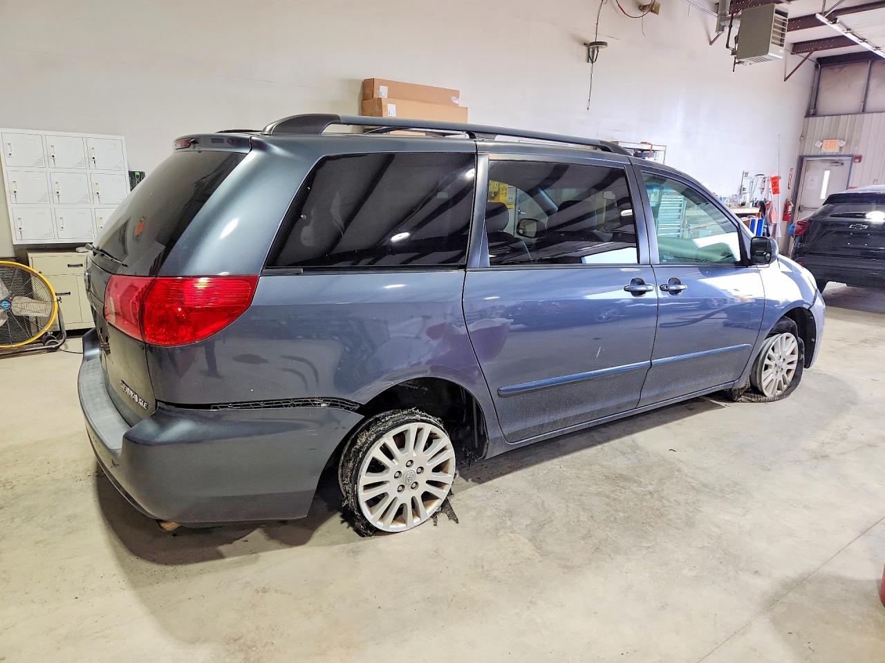 2008 Toyota Sienna Xle Blue vin: 5TDZK22C98S119209