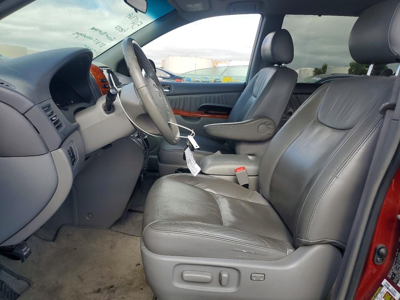 2008 Toyota Sienna Xle Red vin: 5TDZK22C98S139184