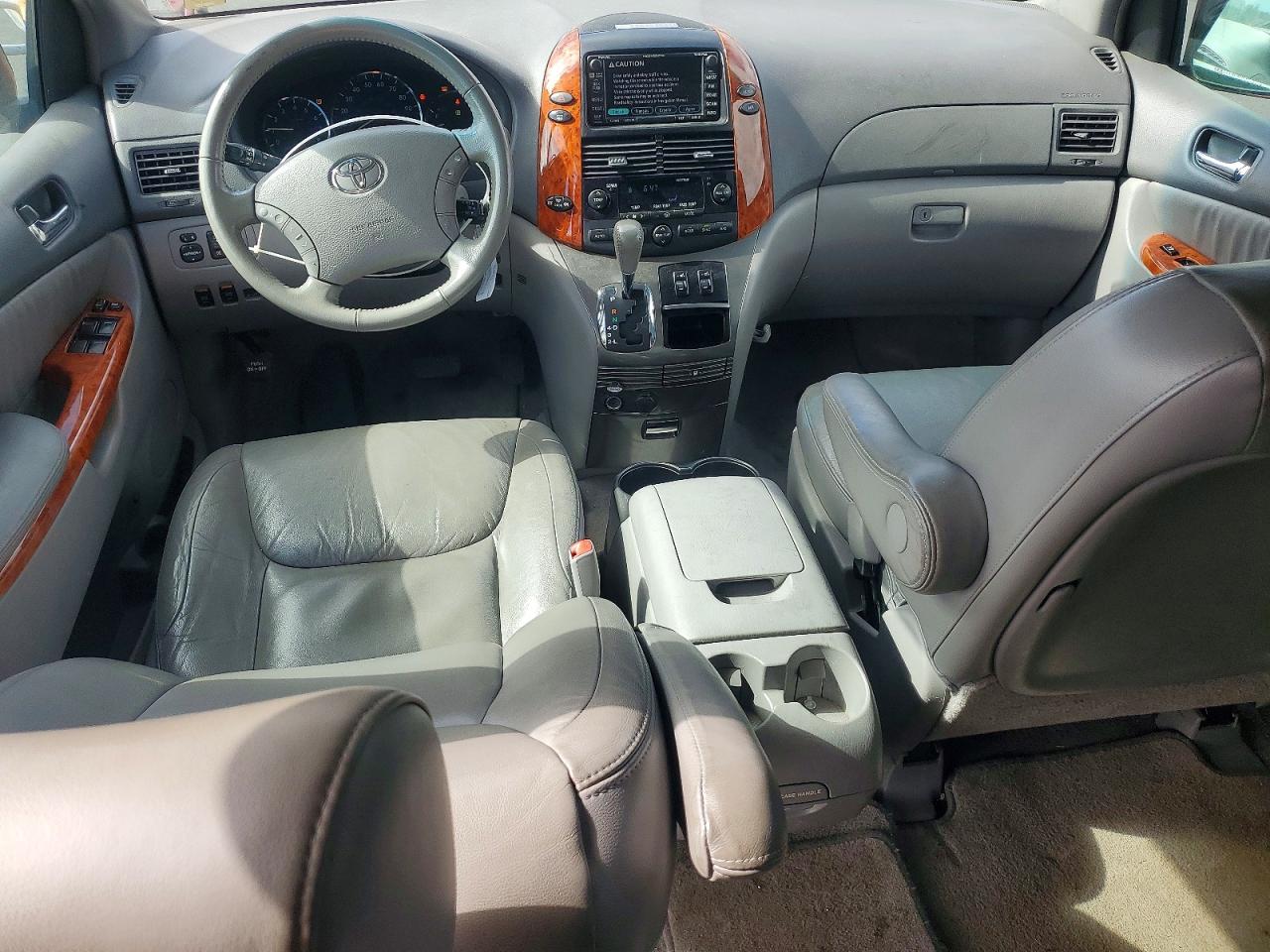 2008 Toyota Sienna Xle Red vin: 5TDZK22C98S139184