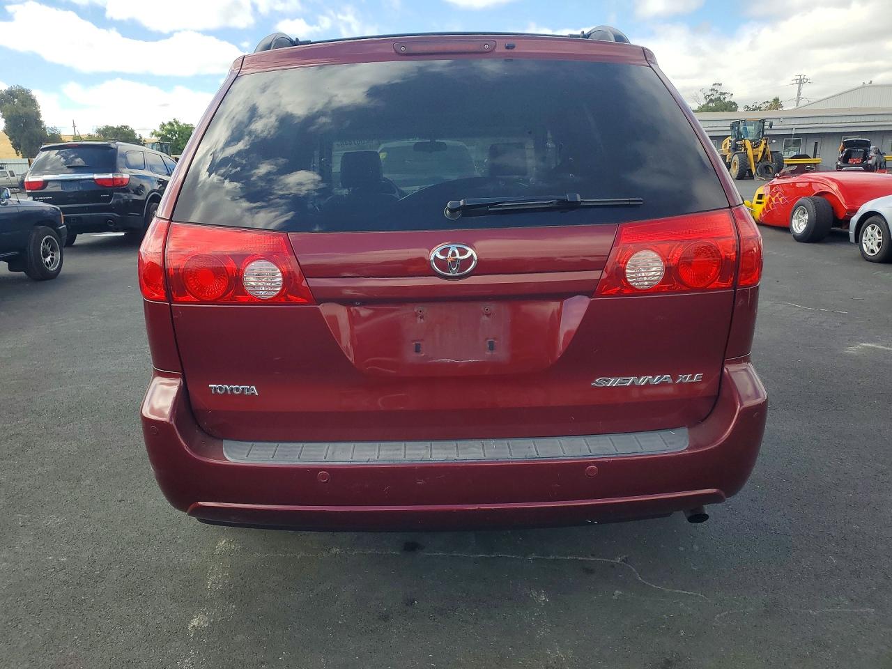 2008 Toyota Sienna Xle Red vin: 5TDZK22C98S139184