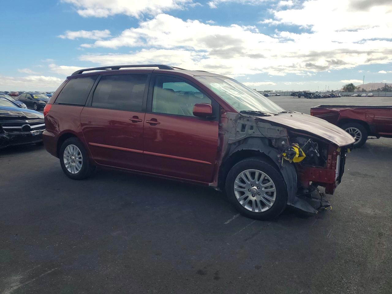 2008 Toyota Sienna Xle Red vin: 5TDZK22C98S139184