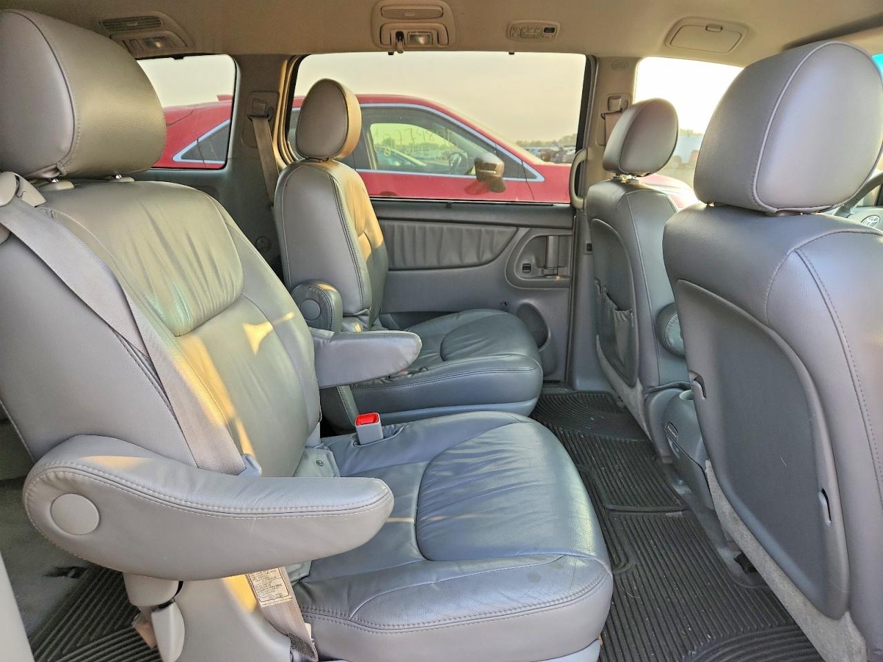 2008 Toyota Sienna Xle Silver vin: 5TDZK22C98S156373