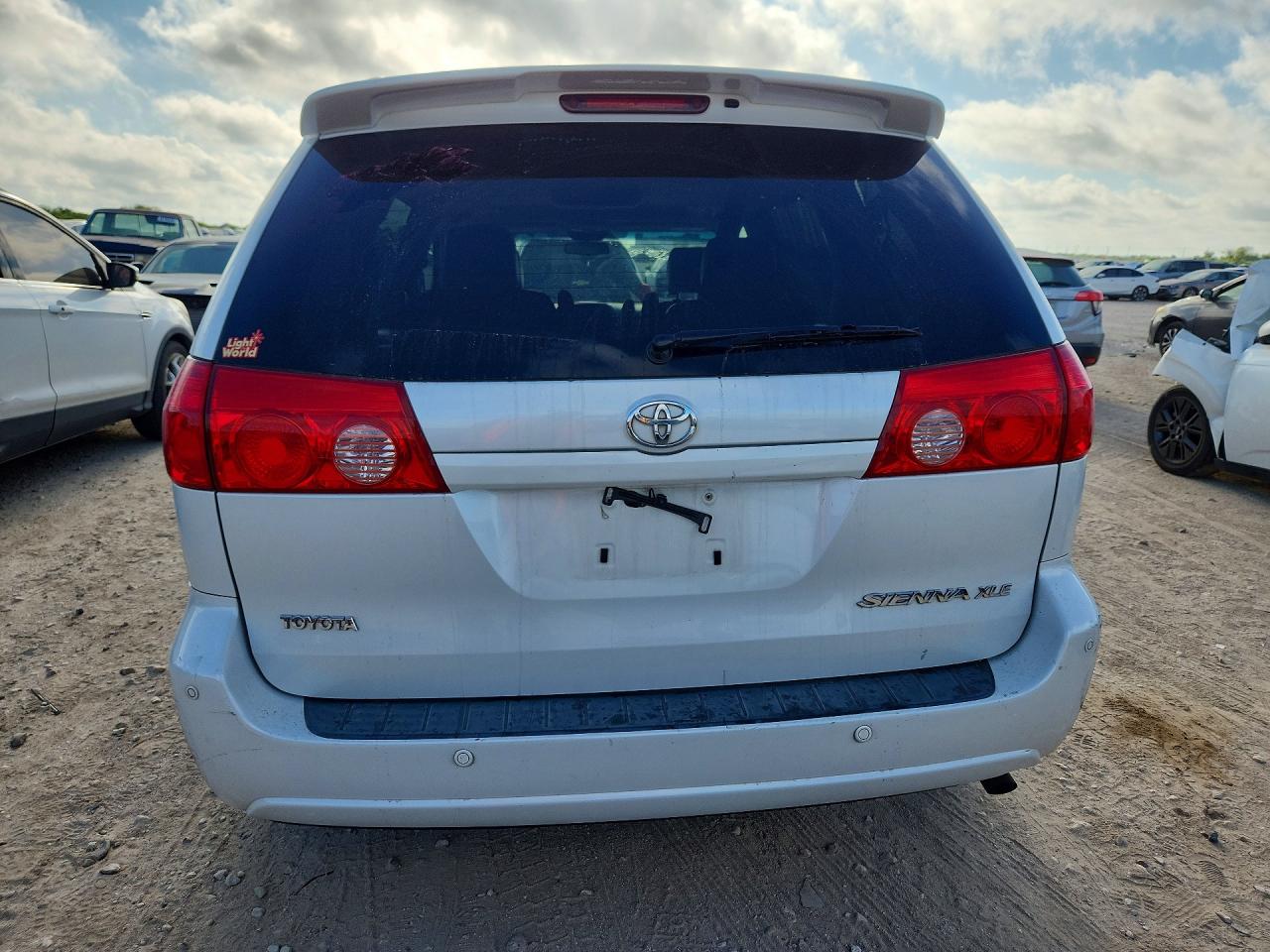 2008 Toyota Sienna Xle White vin: 5TDZK22C98S165834