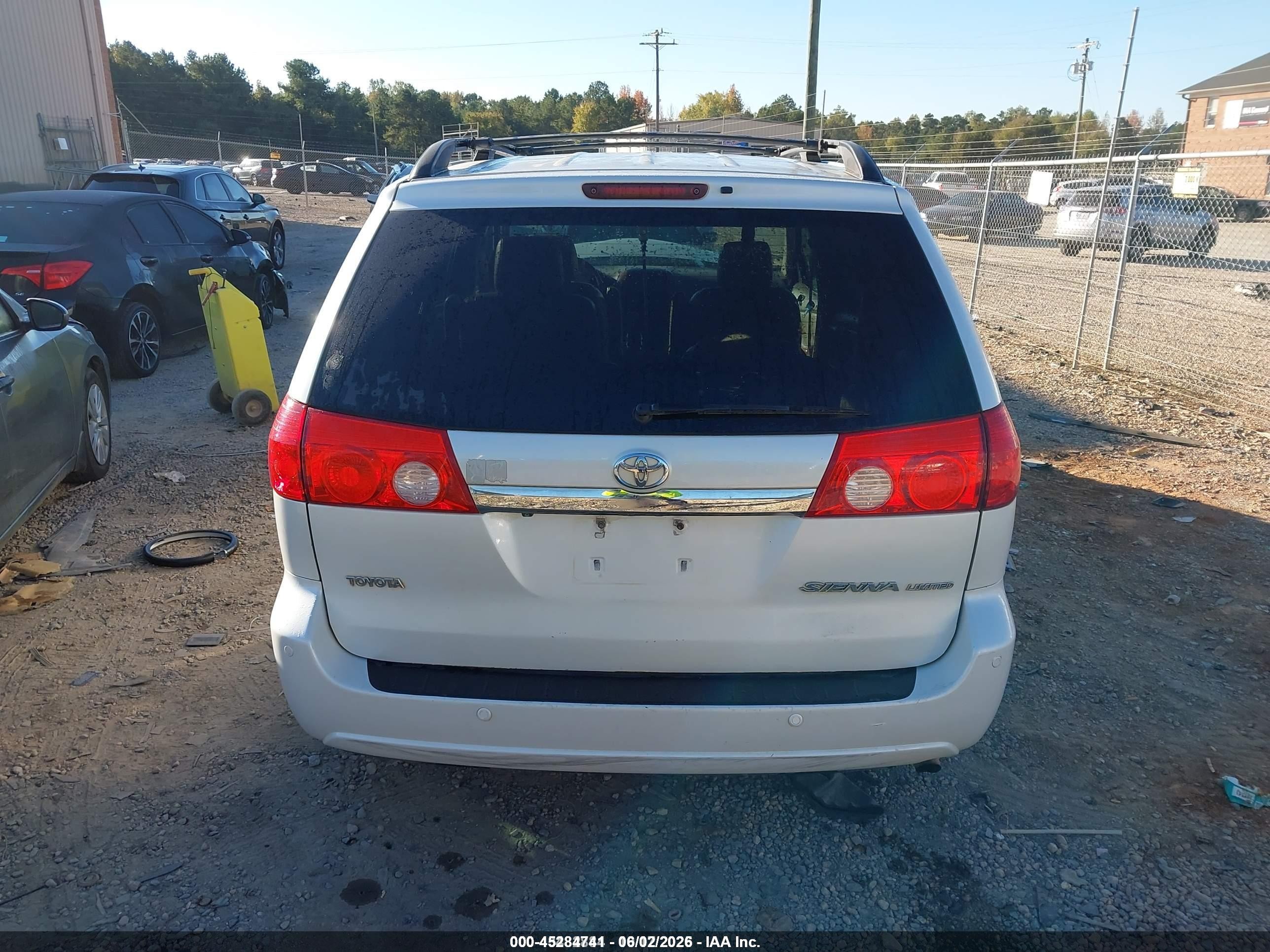 2008 Toyota Sienna Limited White vin: 5TDZK22C98S217513