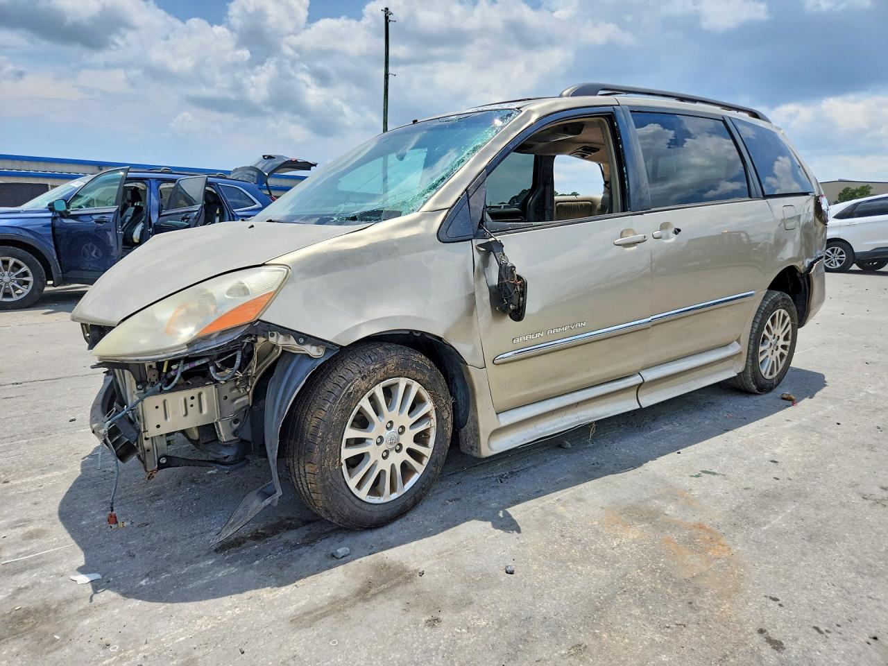 2009 Toyota Sienna Xle Золотой vin: 5TDZK22C99S252196