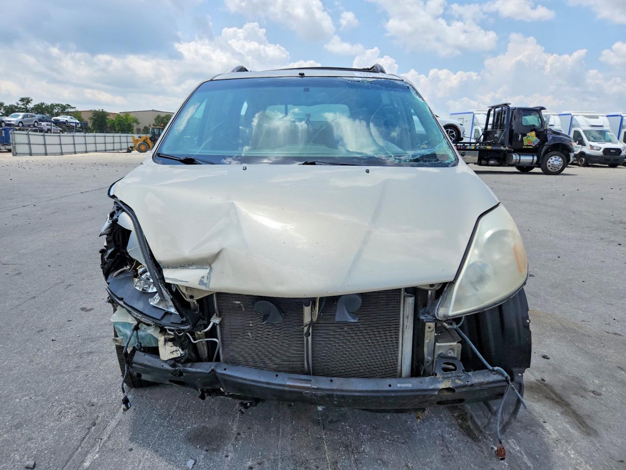 2009 Toyota Sienna Xle Gold vin: 5TDZK22C99S252196