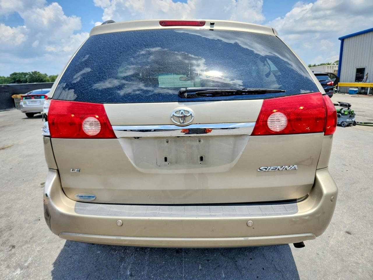 2009 Toyota Sienna Xle Gold vin: 5TDZK22C99S252196