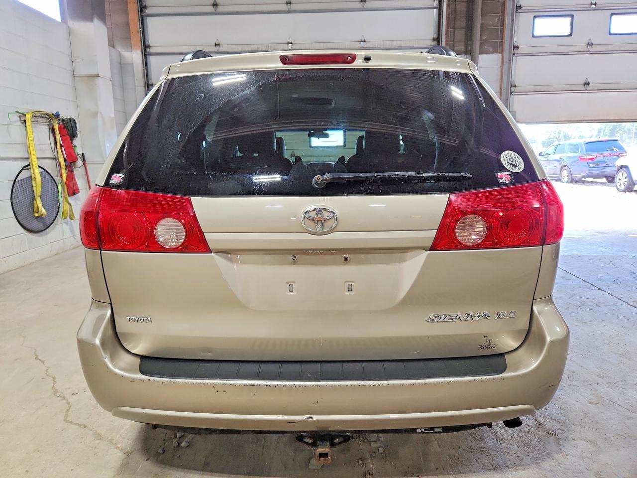 2007 Toyota Sienna Xle 7-passenger Gold vin: 5TDZK22CX7S069130