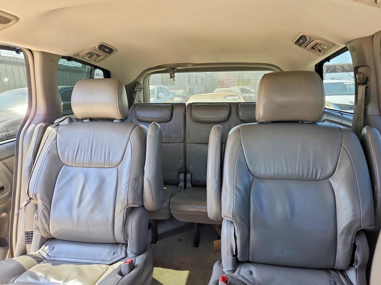 2007 Toyota Sienna Xle 7-passenger Silver vin: 5TDZK22CX7S087885
