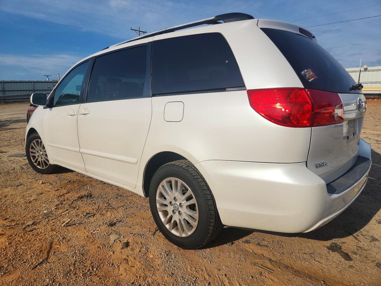 2008 Toyota Sienna Xle White vin: 5TDZK22CX8S217178