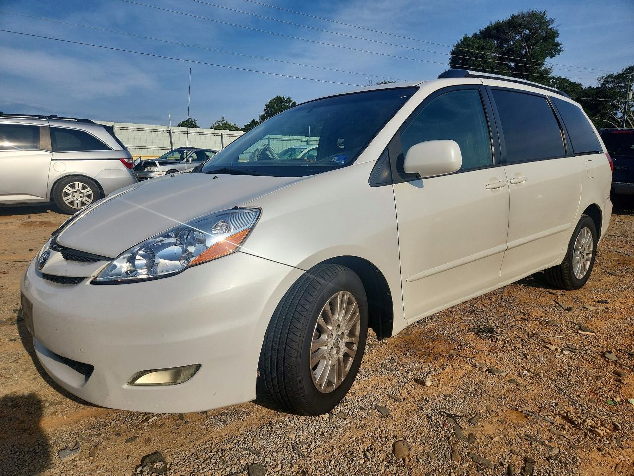 2008 Toyota Sienna Xle White vin: 5TDZK22CX8S217178