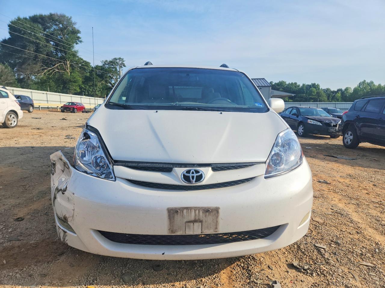 2008 Toyota Sienna Xle White vin: 5TDZK22CX8S217178
