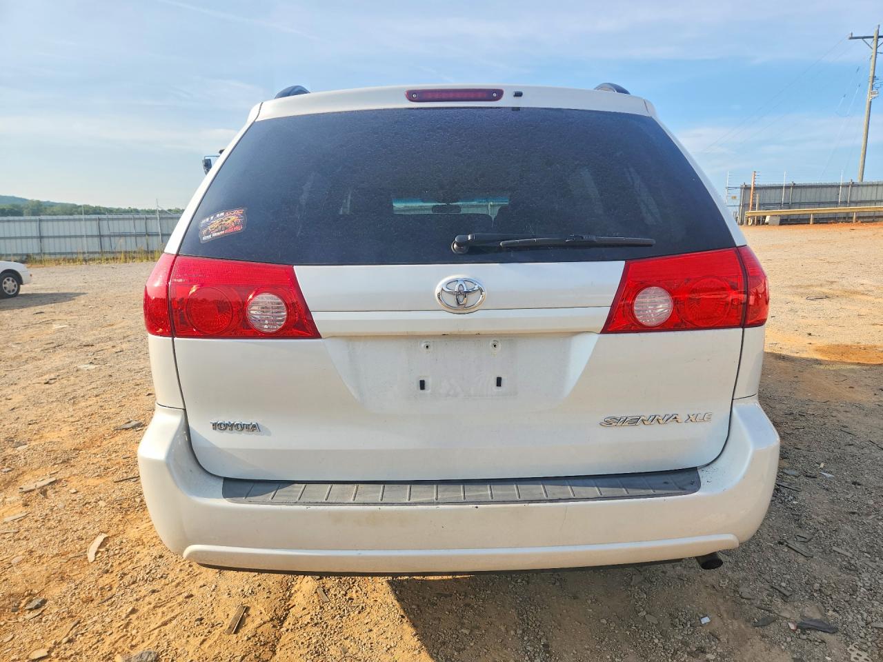 2008 Toyota Sienna Xle White vin: 5TDZK22CX8S217178