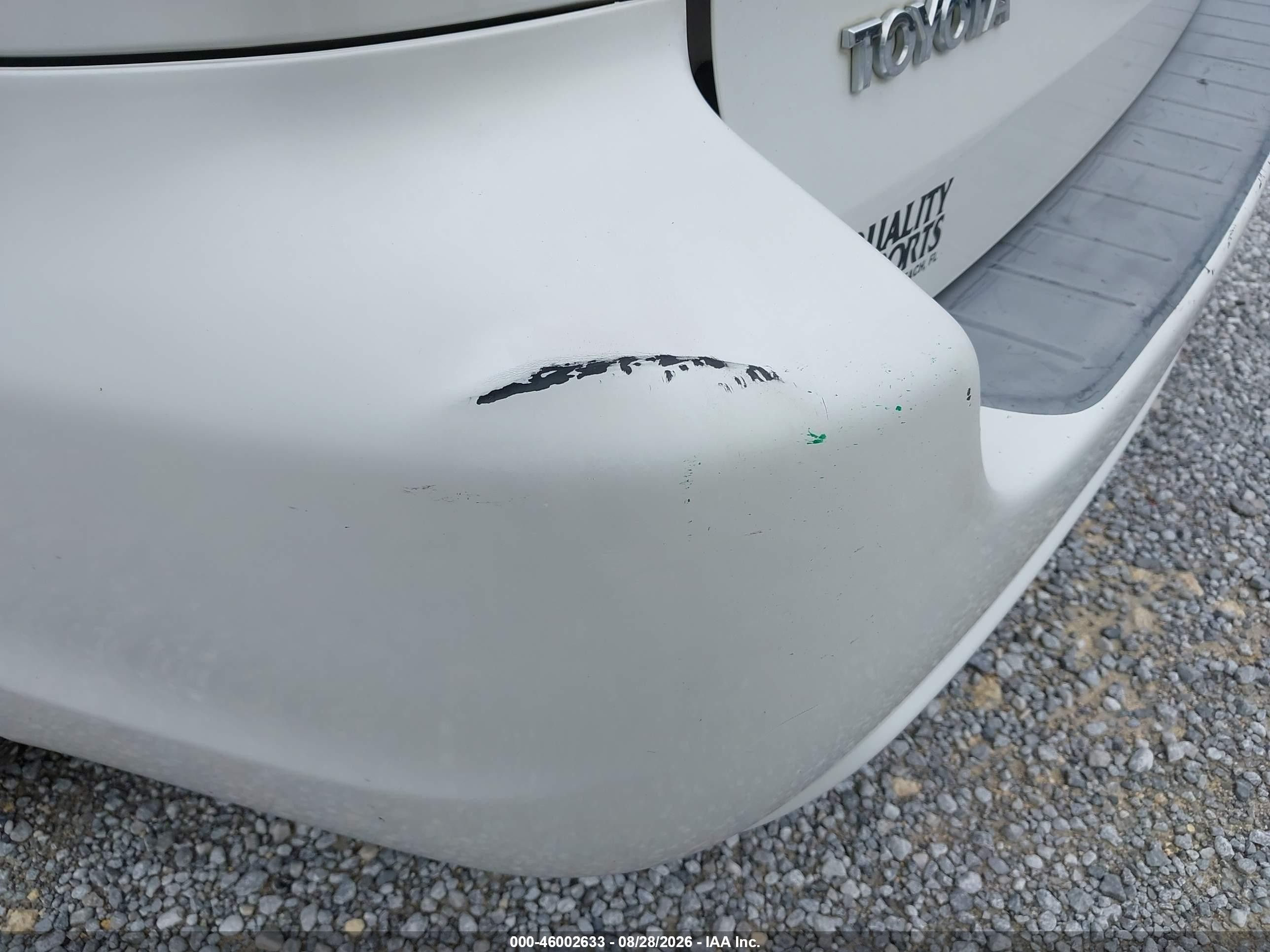 2008 Toyota Sienna Xle White vin: 5TDZK22CX8S221747