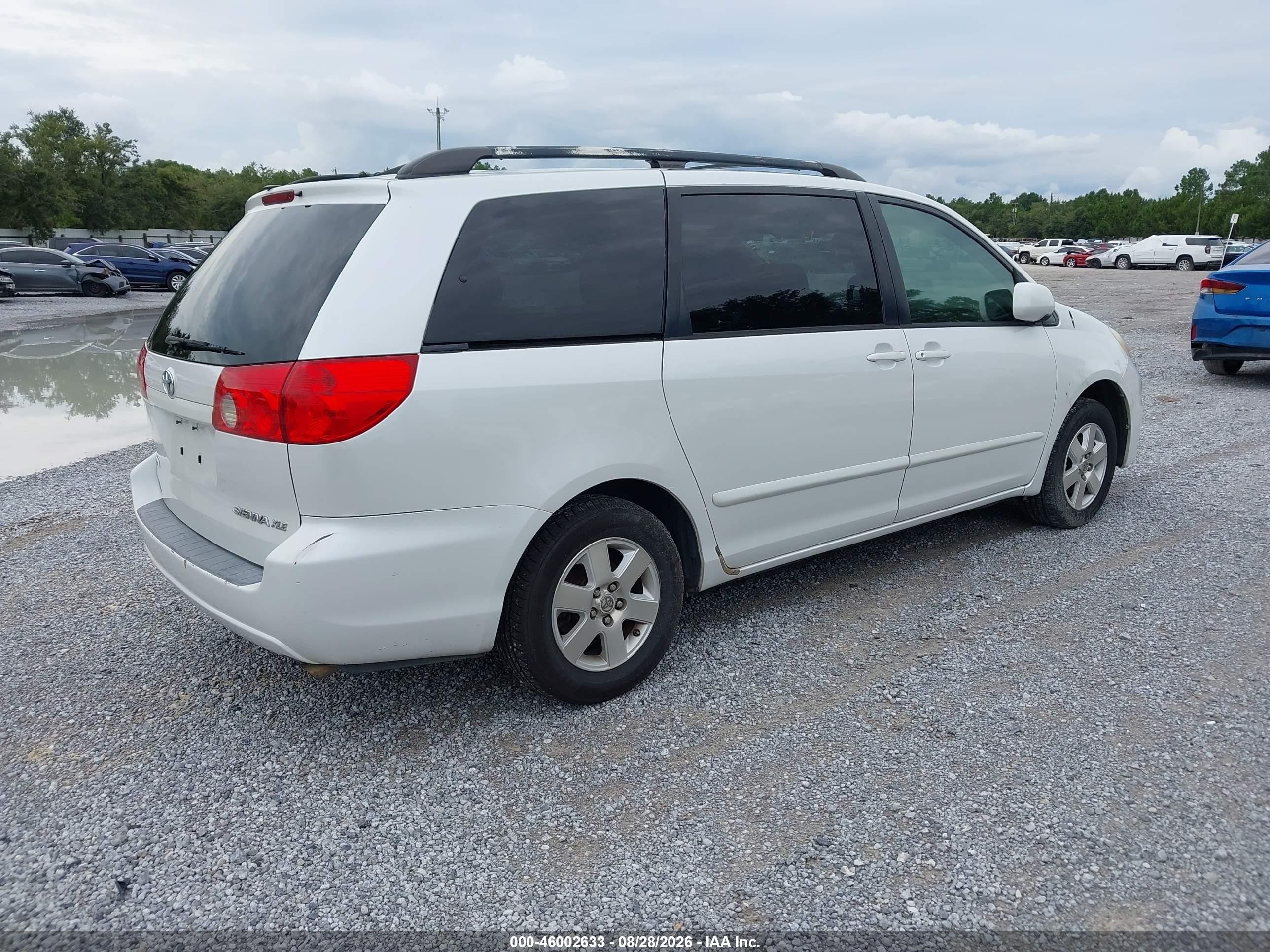 2008 Toyota Sienna Xle White vin: 5TDZK22CX8S221747