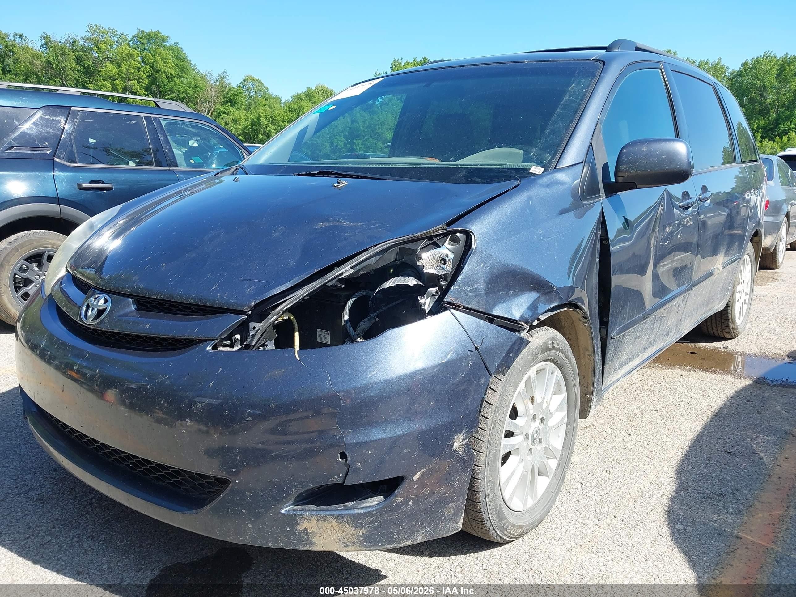 2009 Toyota Sienna Xle Light Blue vin: 5TDZK22CX9S266396