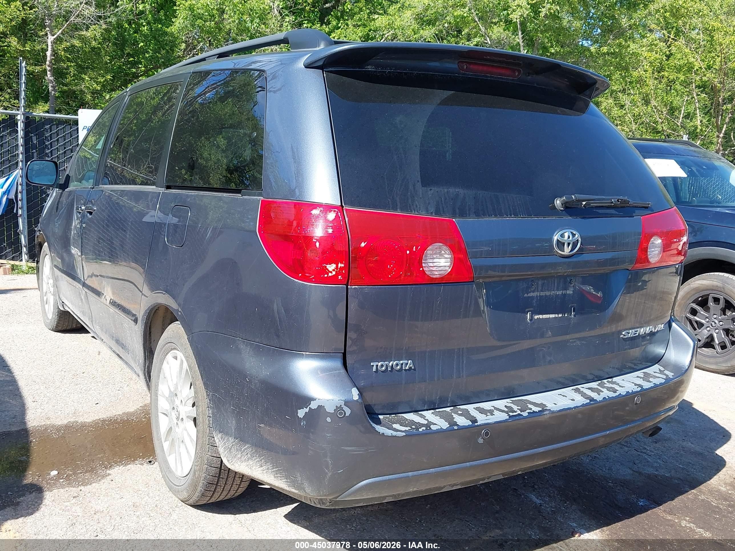 2009 Toyota Sienna Xle Light Blue vin: 5TDZK22CX9S266396
