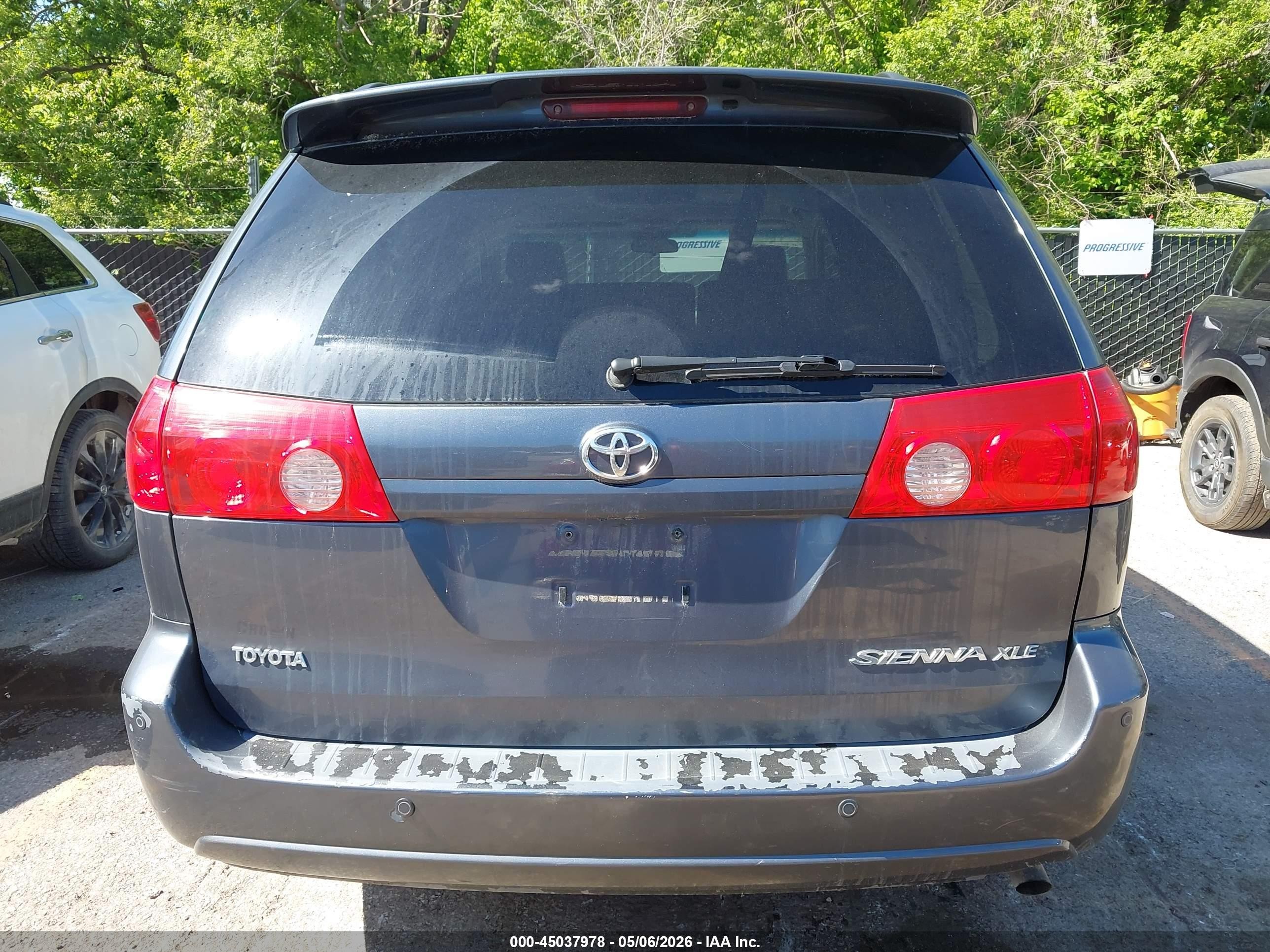 2009 Toyota Sienna Xle Light Blue vin: 5TDZK22CX9S266396
