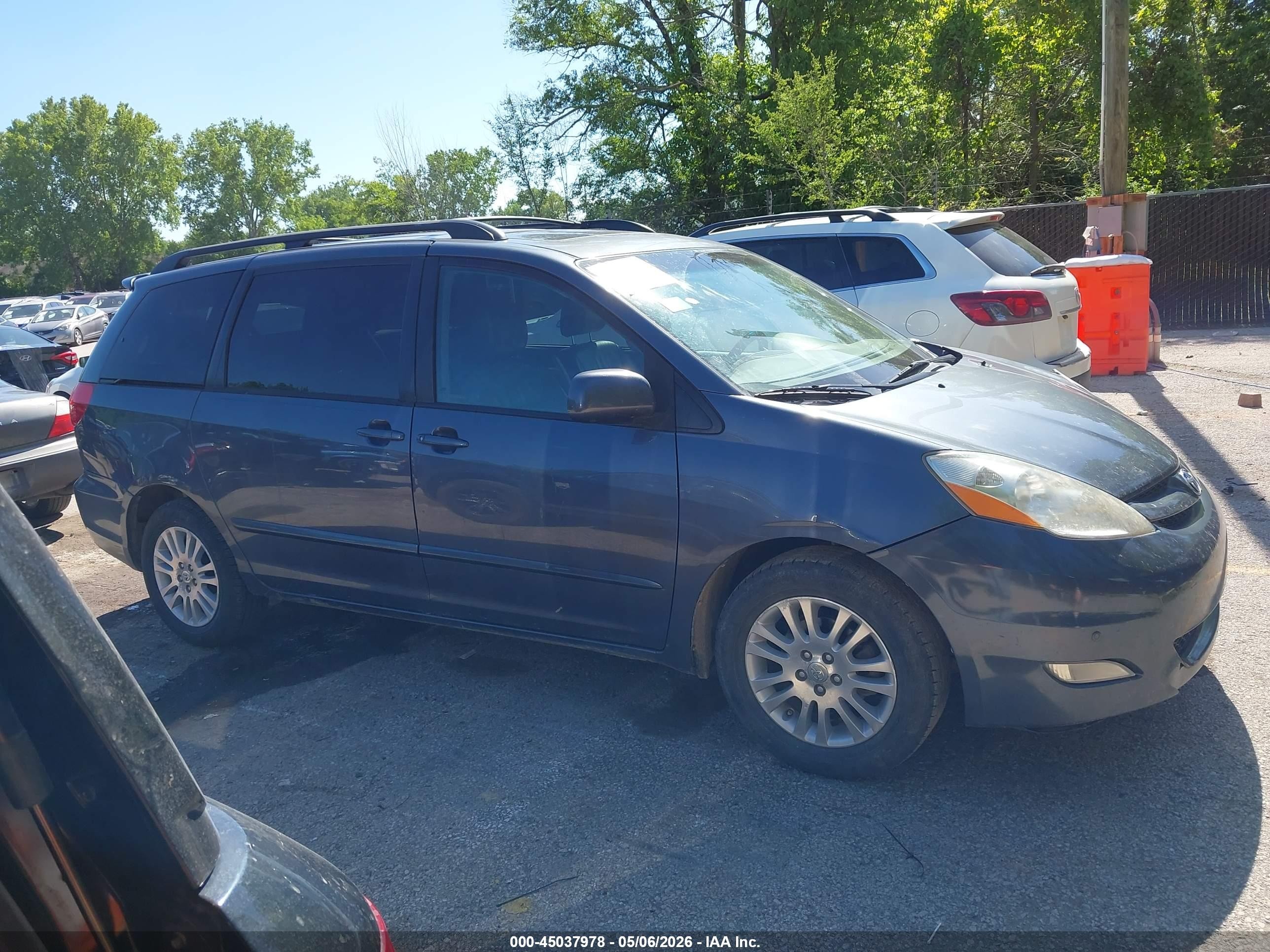 2009 Toyota Sienna Xle Light Blue vin: 5TDZK22CX9S266396