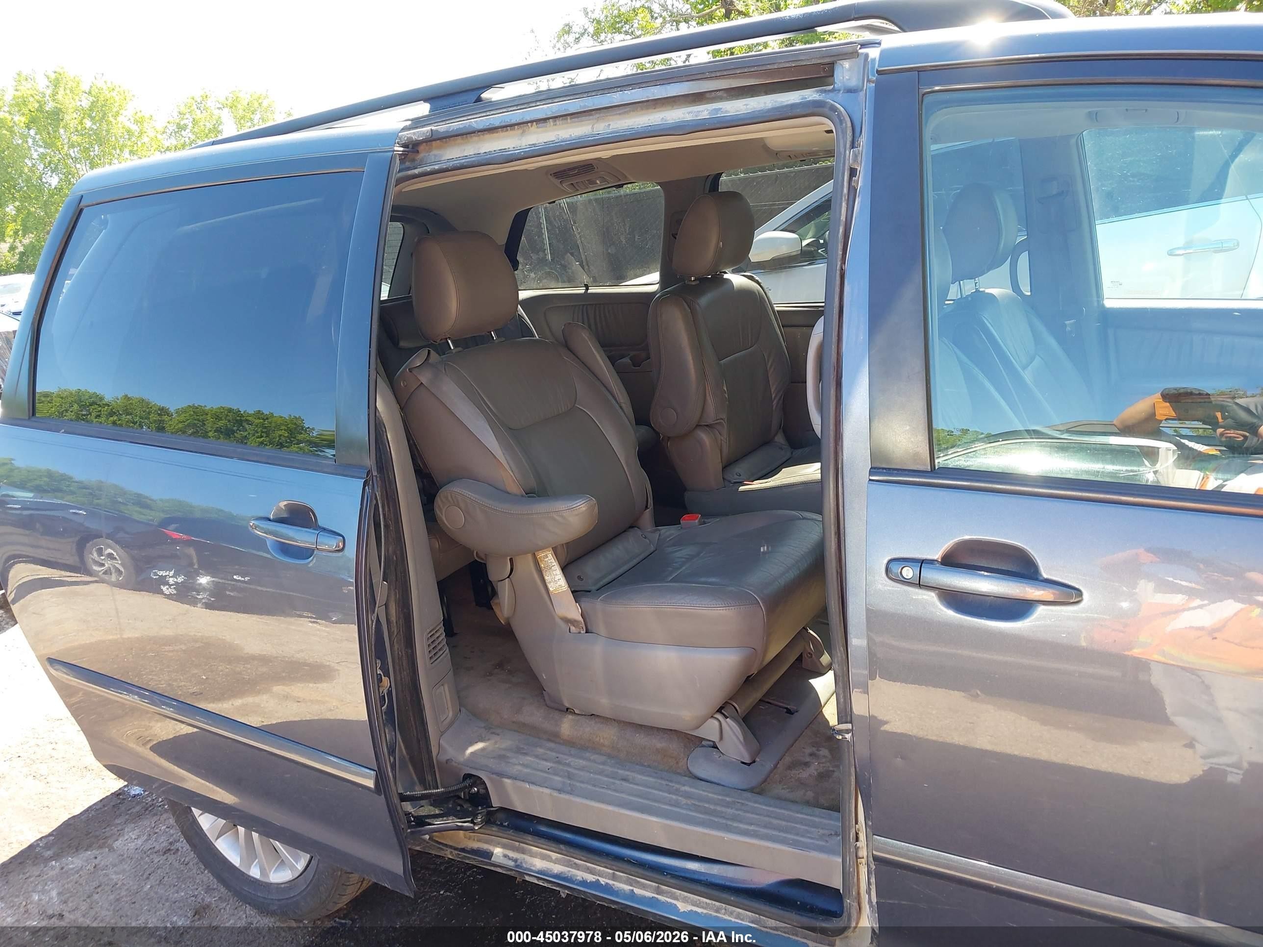 2009 Toyota Sienna Xle Light Blue vin: 5TDZK22CX9S266396