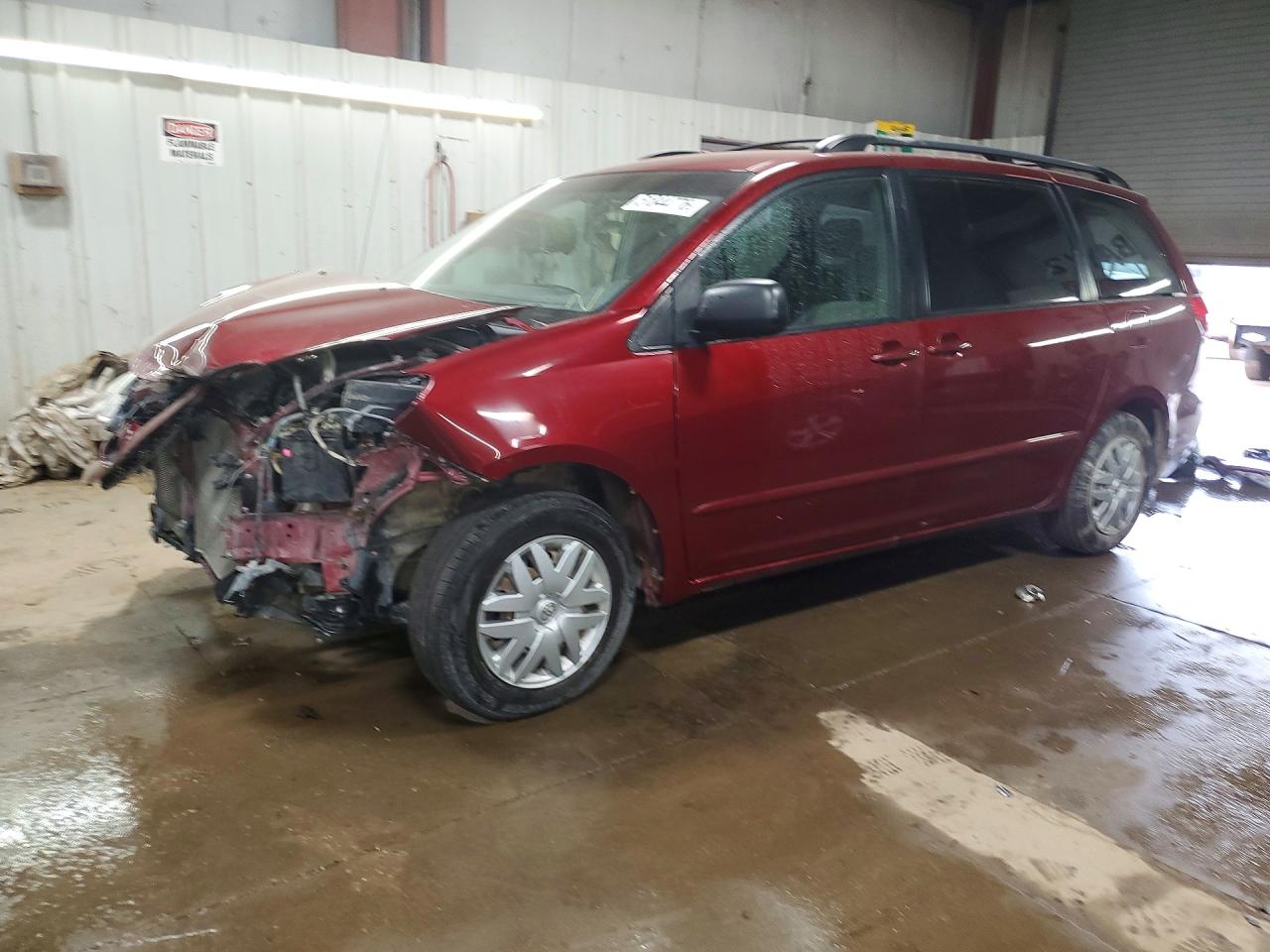 2007 Toyota Sienna Le 8-passenger Red vin: 5TDZK23C07S021103