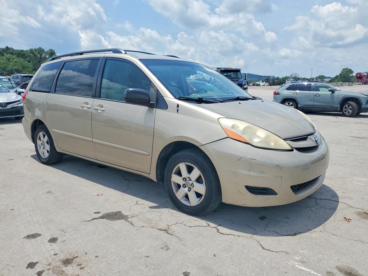 2007 Toyota Sienna Le 8-passenger Gold vin: 5TDZK23C07S060337